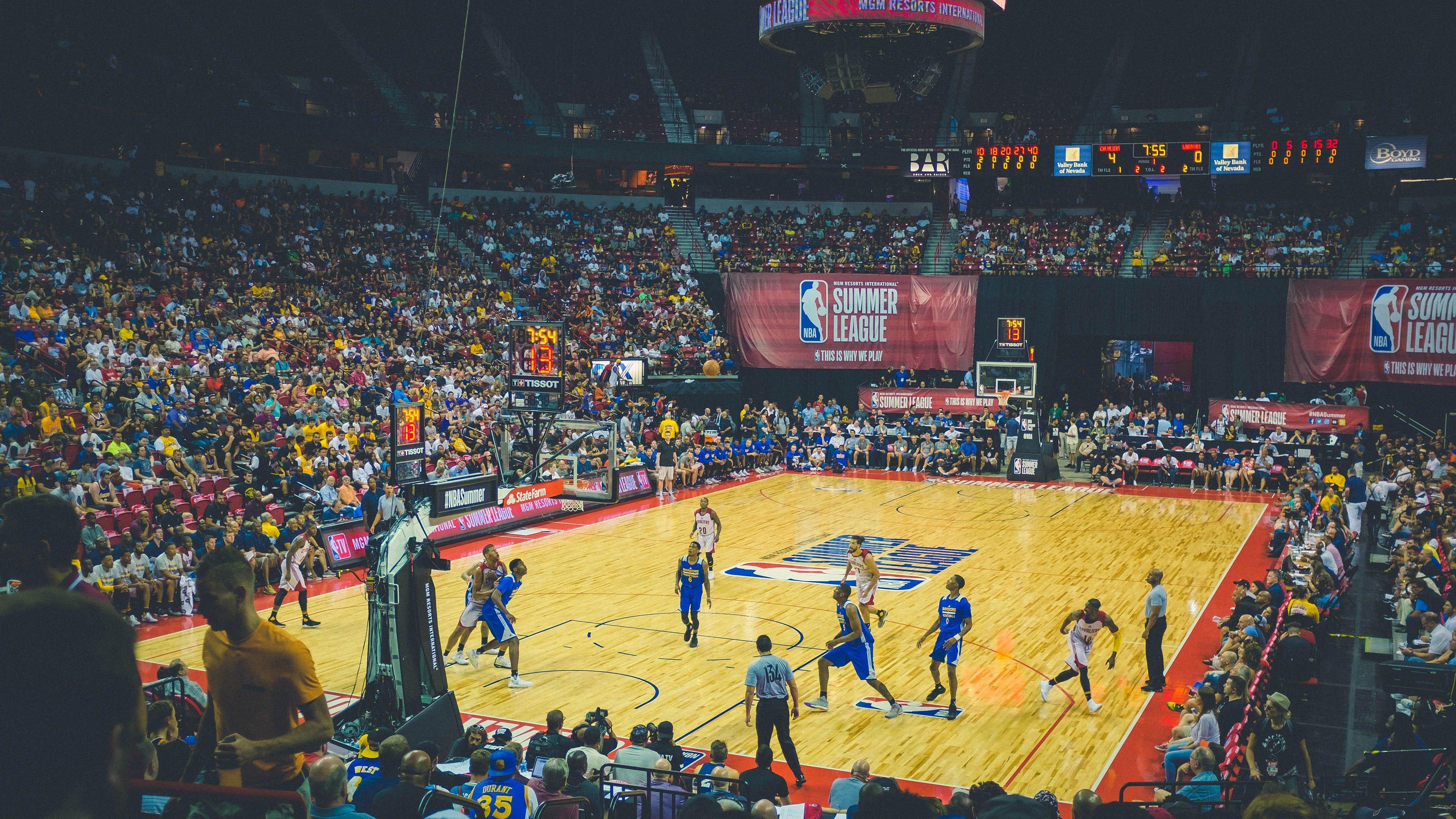 詹姆斯盛赞道奇惊天逆转,激励洛城双冠伟业点燃城市荣耀