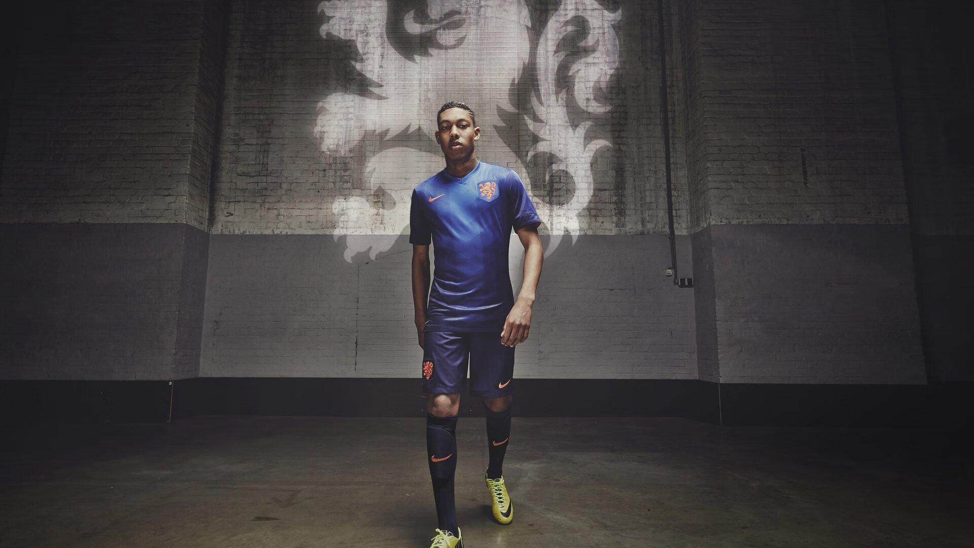 埃切维里提前回归曼城引热议 药厂主帅尤尔曼详解缘由与球员发展蓝图